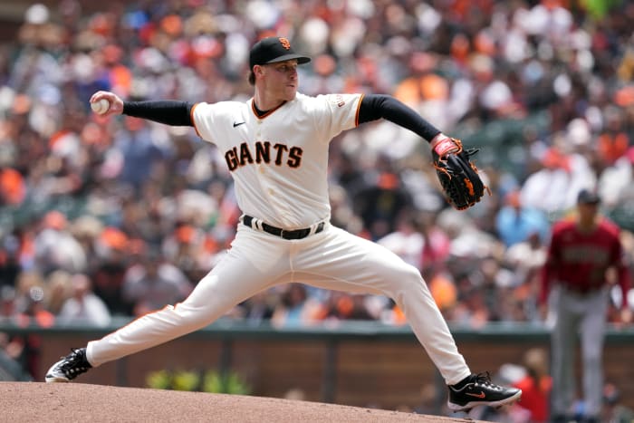 SF Giants starting pitcher Anthony DeSclafani throws a pitch against the Arizona Diamondbacks during the first inning at Oracle Park on June 25, 2023.